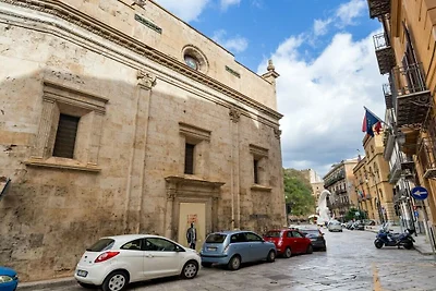 Casa Mirto in Piazza Marina