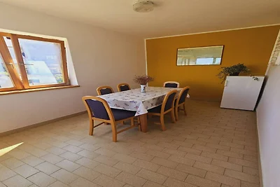 Appartement met drie slaapkamers in Murter