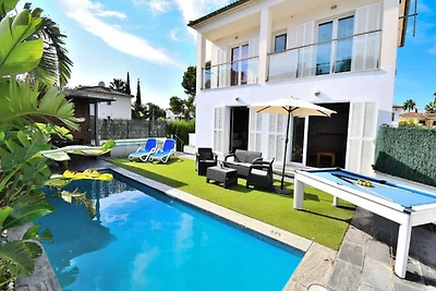 Villa in Playa de Muro met privézwembad