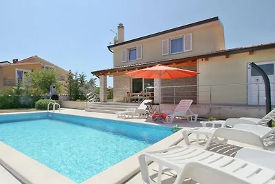 Casa de vacaciones en Buje con piscina.