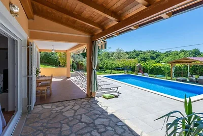 Villa in Kršan mit Schwimmbecken