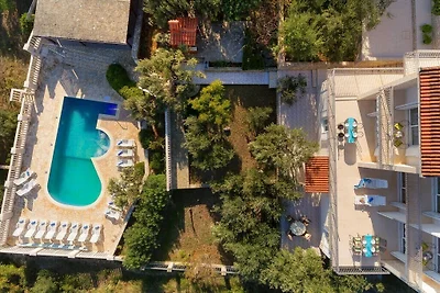 Villa in Seget Donji mit Schwimmbecken