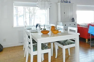 12 persone case ad LYSEKIL