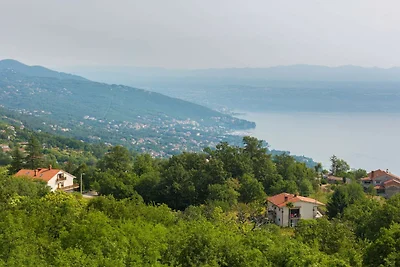 Superb Lovran Apartments with Sea Views - Stu...