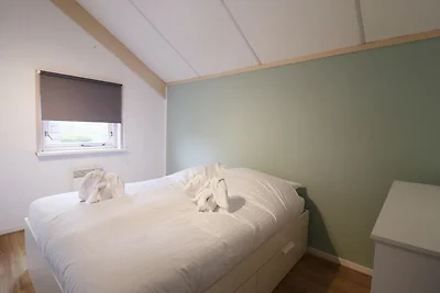 Twee vakantiehuizen tegenover elkaar