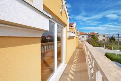 Bright Kaštela Apartment with Balcony and Pri...