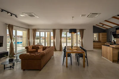 Villa Royal Stone mit Pool in Jezera