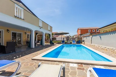 Apartament wakacyjny z 4 sypialniami