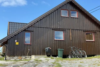 7 person holiday home in Kvenvær