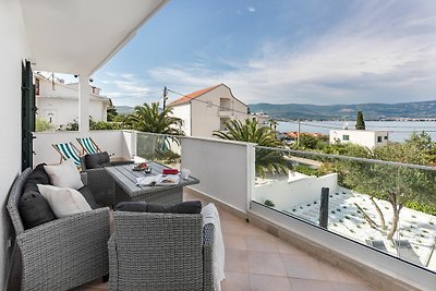 Moderne Ferienwohnung mit Terrasse in Slatine