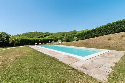 Elegante villa con piscina a Piandimeleto