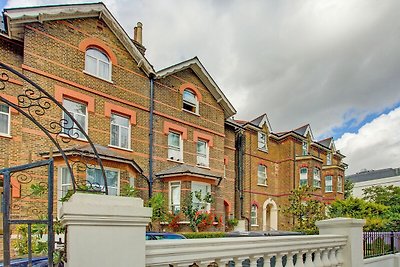 Elegant Apartment in London near Thames River