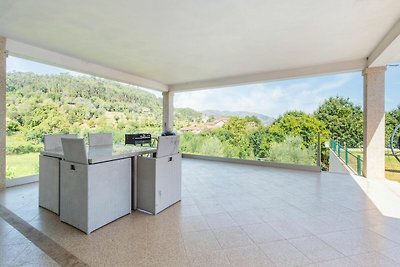 Uriges Ferienhaus in Braga mit Swimmingpool