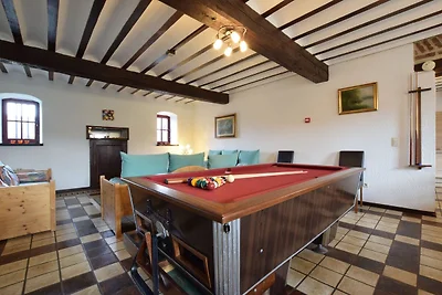 Piacevole casa vacanze con barbeque a Hotton