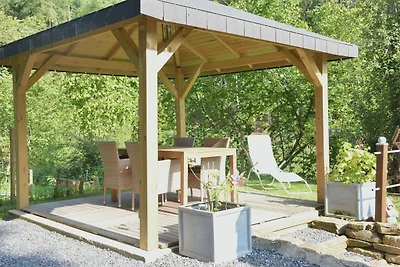 Hut in het bos, comfortabel, mooie overdekt...