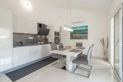 MY DALMATIA - Sea view apartment Privlaka