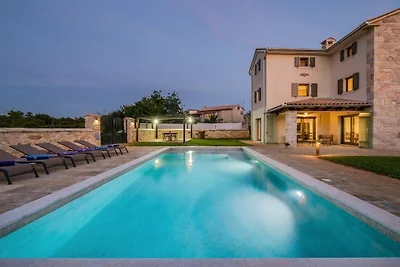 Villa in Višnjan mit Schwimmbecken