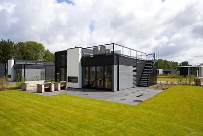 Luxurious house with a gas fireplace