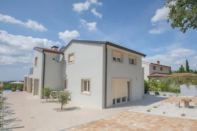Villa in Višnjan mit Schwimmbecken