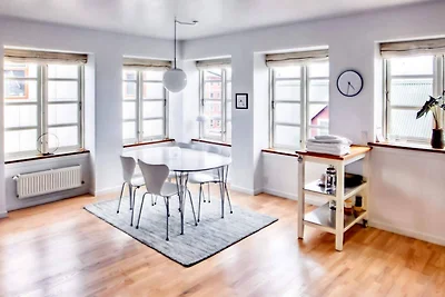 Zentrale Gemutliche Wohnung -- By Traum...