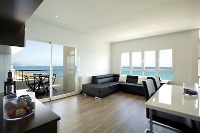 Moderne Wohnung mit Panoramablick auf das Mee...