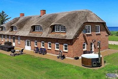 Spacieuse maison d'été avec sauna