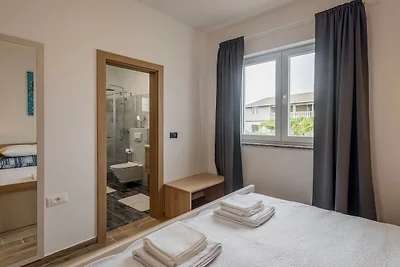 Holiday Home Milutin 1 - Four Bedroom Holiday...