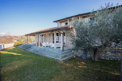 Moderne Villa in Magione mit Swimmingpool