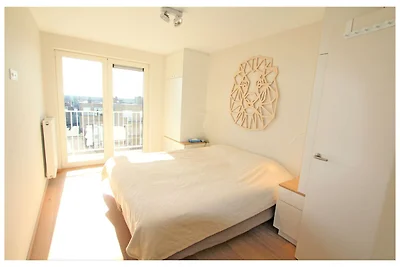 Modern toevluchtsoord met zeezicht en balkon
