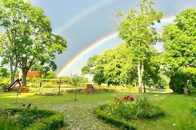 2 mit großem Garten, Spielplatz und Pool