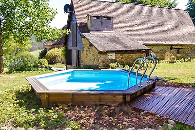 Wunderschönes Ferienhaus mit Pool in Thenon