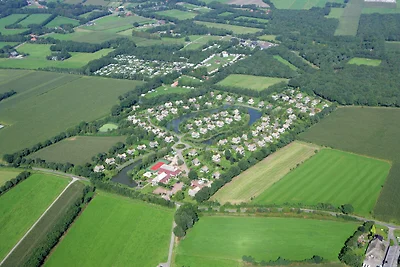Strohgedeckte Villa mit Geschirrspüler in ein...