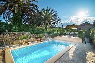 Exquisites Ferienhaus mit privatem Pool in...
