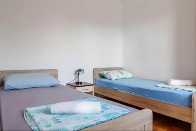 Villa in Vrsi met zwembad bij zandstrand