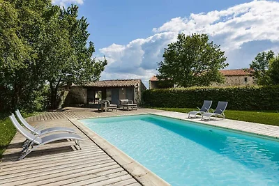 Ferienhaus mit Pool in Saint-Laurent