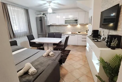 Apartments Diadora - Studio apartment Stone