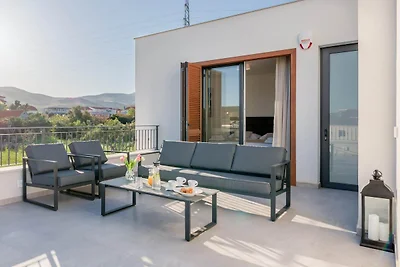 Moderne Ferienvilla mit privatem Pool