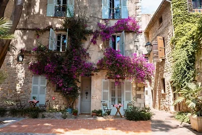 Ampio soggiorno di gruppo ad Antibes