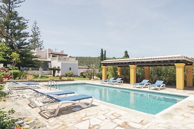 Schöne Villa mit Whirlpool in Santa Eulària d...
