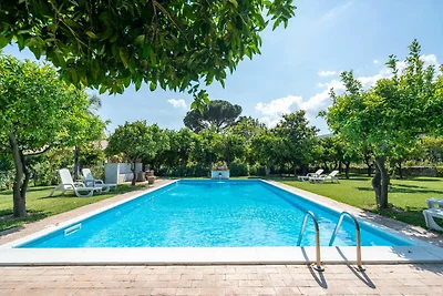 Schönes Ferienhaus in Guardavalle mit Garten