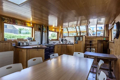 Schönes Boot mit Terrasse in Merkem