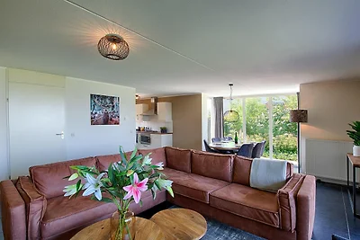 Villa in Maaspark mit Seeblick