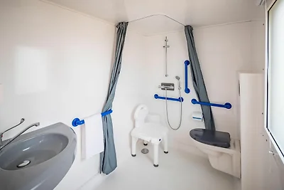 Chalet suitable for the disabled, in a holida...