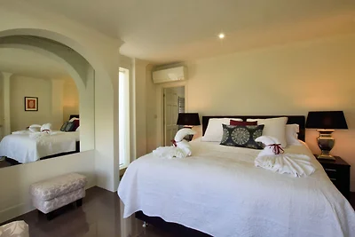 Moderne Villa mit privatem Pool in Sayalonga