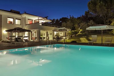 Luxurious Villa in Pesaro with Garden