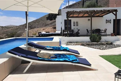 Casa Héctor, con piscina privata climatizzata...