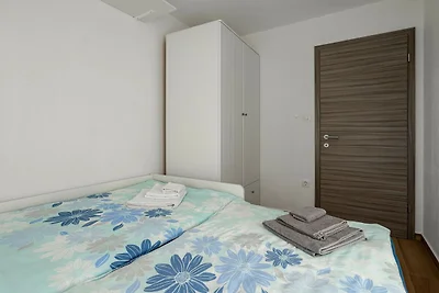 Three Bedroom Holiday Home with Terrace and...