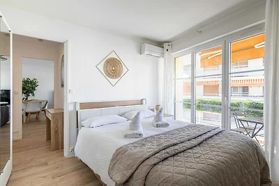 Urocze mieszkanie 1BR/4P - Antibes