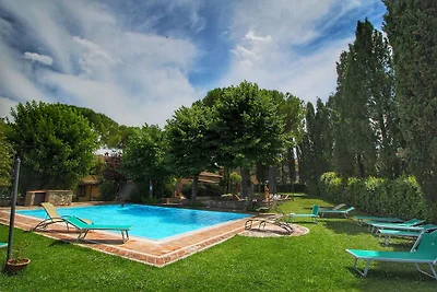 Wohnung in einem Bauernhaus mit Swimmingpool