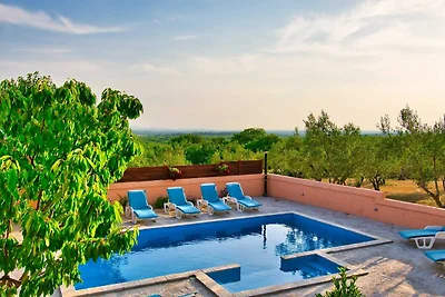 Ferienhaus mit Pool in Visocane